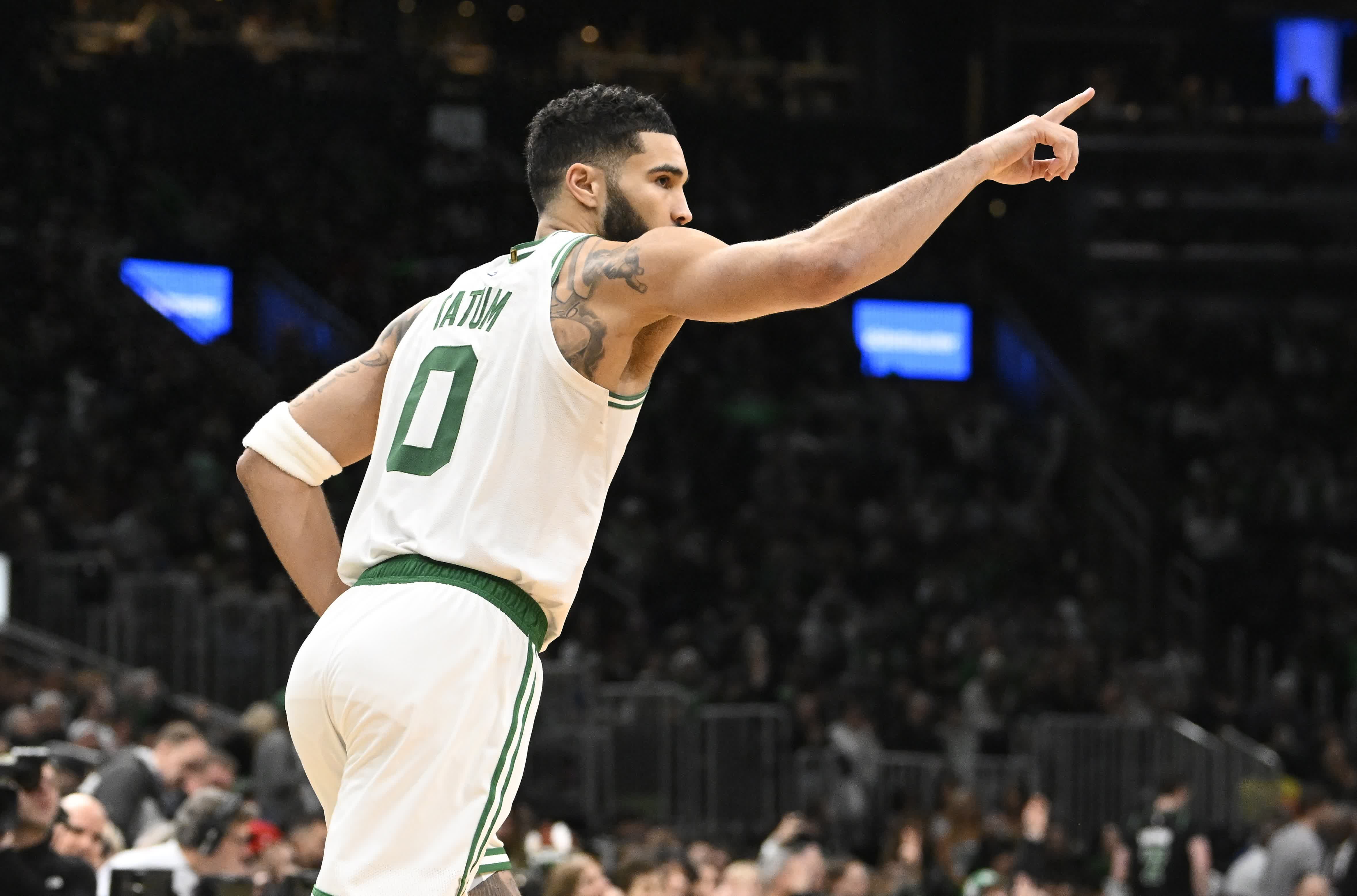 详细阅读:爱游戏体育app下载关于太狠了!今晚波士顿凯尔特人备战欧篮联赛前皇家马德里临场应变,达拉斯独行侠强势反弹备战中超的信息 爱游戏体育app下载关于太狠了!今晚波士顿凯尔特人备战欧篮联赛前皇家马德里临场应变,达拉斯独行侠强势反弹备战中超的信息